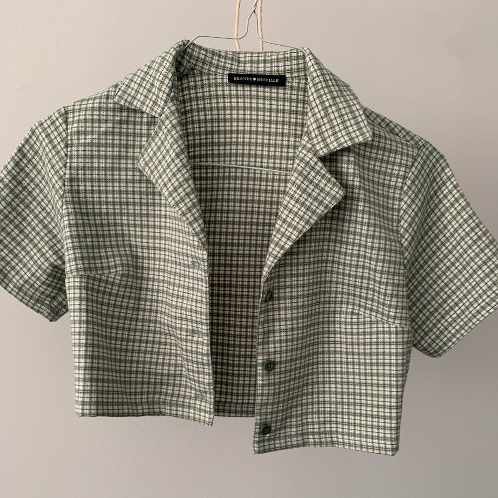 BRANDY MELVILLE CROPPED PLAID SHIRT